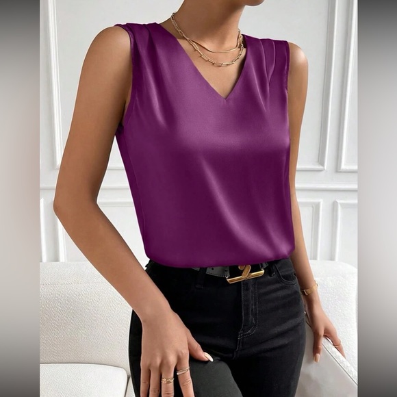 Luxe V neck sleeveless blouse - Picture 15 of 16